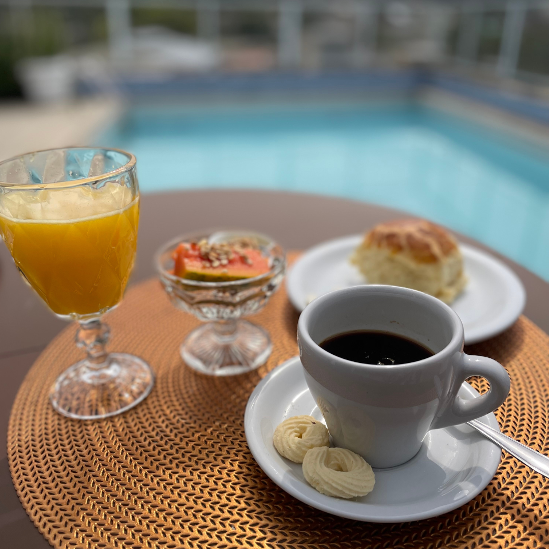 café da manha piscina.png